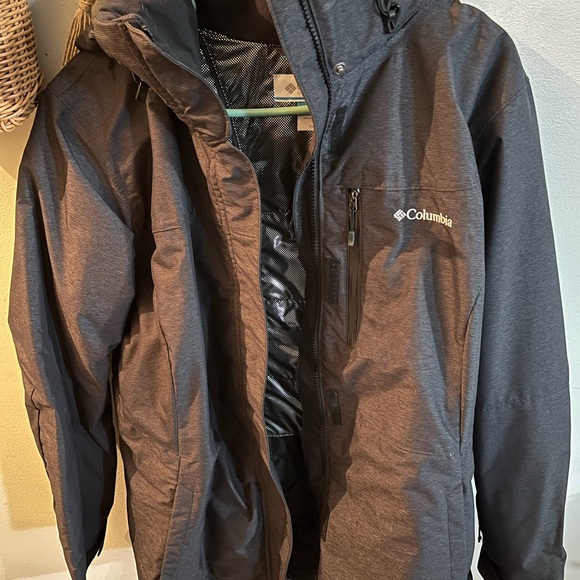 Women’s Columbia Winter Coat - Picture 2 of 4